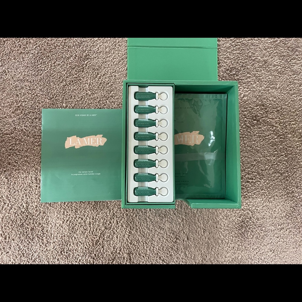 La Mer The Radiant Facial - 8 Treatments, Each w/ Priner & a 2 Piece Cotton Mask